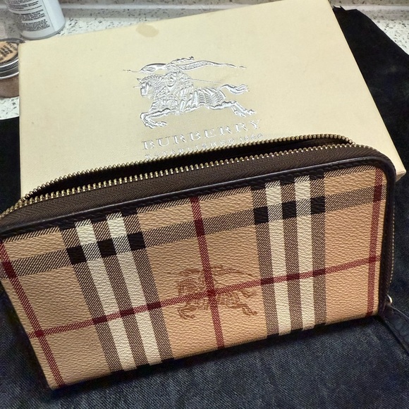 Burberry Checkered Wallet - Picture 11 of 14